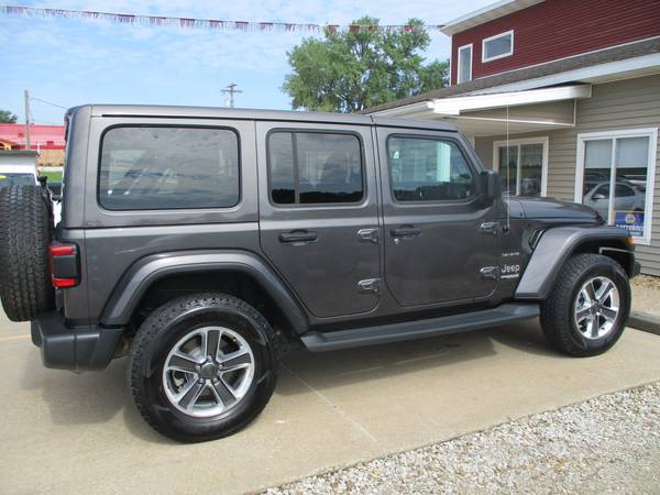 2018 Jeep Wrangler Unlimited Sahara 4x4 4dr SUV (midyear release)... for sale in Mount Pleasant, IA – photo 6