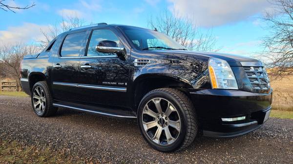 Cadillac Escalade EXT - 22k ORIGINAL Miles - LOADED Extremely RARE!... for sale in Madison, WI – photo 12