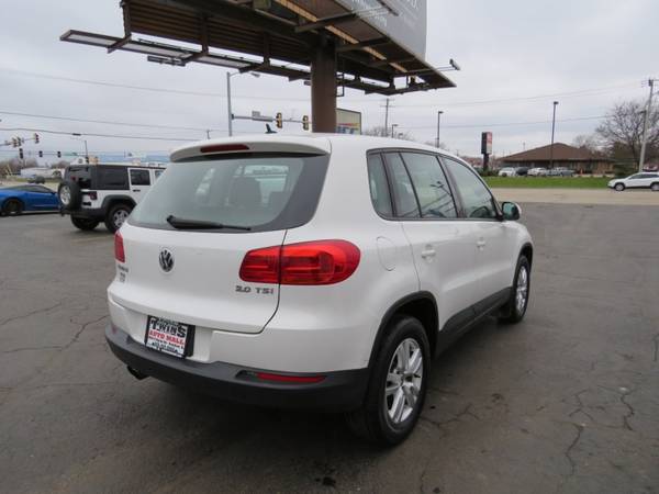 2012 Volkswagen Tiguan SE - - by dealer - vehicle for sale in Rockford, IL – photo 8