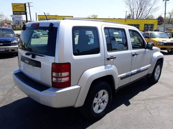 2010 Jeep Liberty 4x4 - - by dealer - vehicle for sale in Cleveland, OH – photo 5