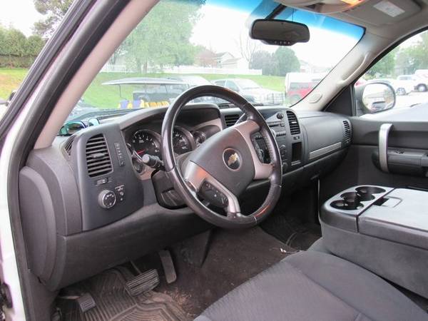 2009 Chevrolet Silverado 1500 4WD 4D Crew Cab / Truck LT for sale in Waterloo, IA – photo 4