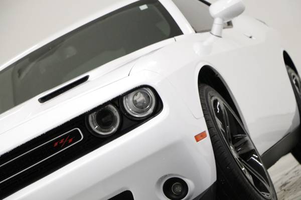5 7L V8 HEMI - PUSH START White 2018 Dodge Challenger R/T Coupe for sale in clinton, OK – photo 17