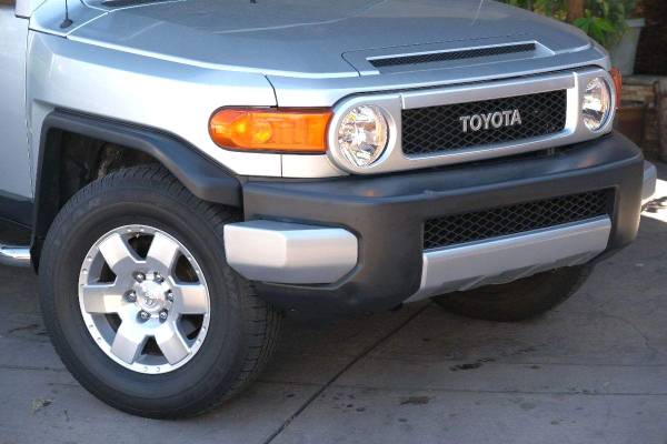 2007 Toyota FJ Cruiser suv White/Titanium Metallic for sale in Glendale, CA – photo 7