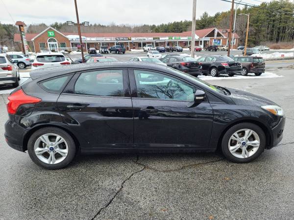 2014 Ford Focus 5 dr Hatchback SE with clean Carfax history report for sale in Rowley, MA – photo 4