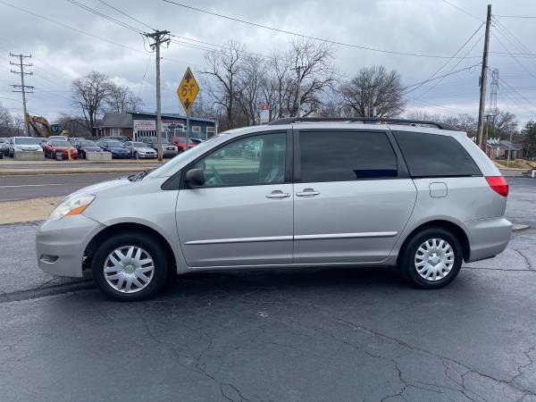 2006 Toyota Sienna LE FULLY-LOADED Minivan RELIABLE CLEAN for sale in Saint Louis, MO – photo 4