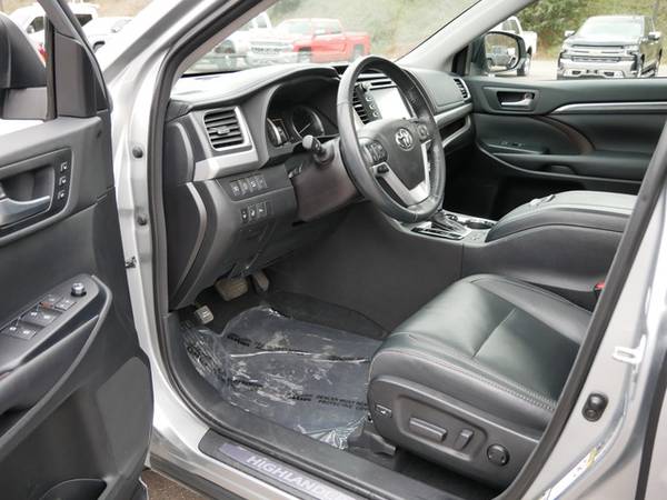 2018 Toyota Highlander Limited - - by dealer - vehicle for sale in South St. Paul, MN – photo 10