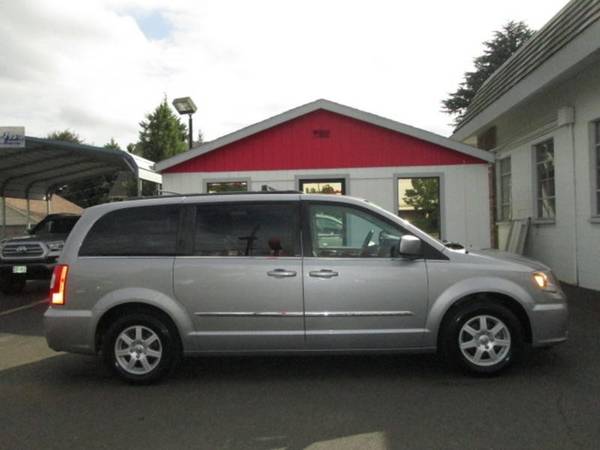2013 Chrysler Town & Country Touring Minivan 4D Cars and Trucks for sale in Portland, OR – photo 2