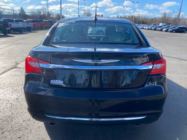Loaded! 2013 Chrysler 200 Limited! Affordable! Clean Carfax! - cars for sale in Ortonville, MI – photo 4