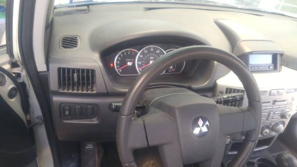 2004 Mitsubishi Endeavor - cars & trucks - by owner - vehicle... for sale in Brownsville, TX – photo 3