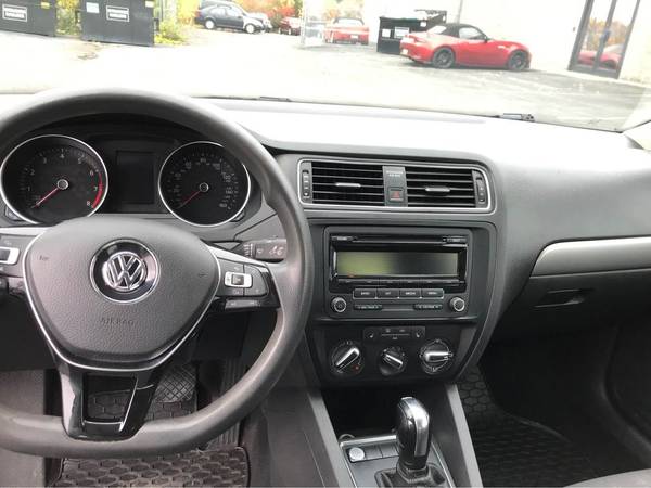 2015 Volkswagen Jetta 1.8T SE Sedan 4D - cars & trucks - by owner -... for sale in Fulton, NY – photo 6