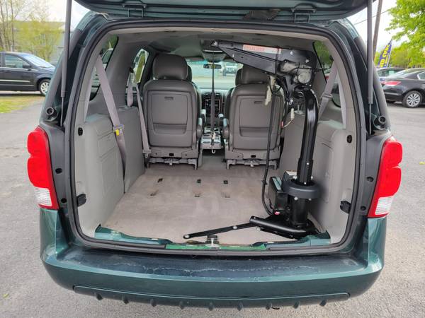 2005 Buick Terraza AWD WHEELCHAIR ACCESSIBLE VAN POWER LIFT for sale in Arlington, District Of Columbia – photo 3
