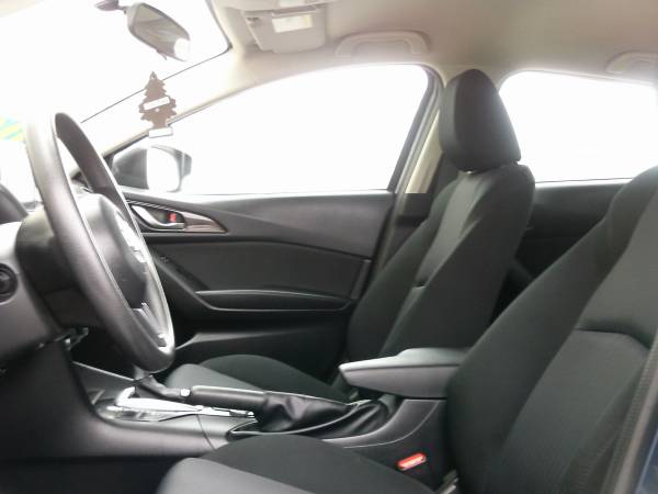 2016 Mazda 3I Sport-NICE CAR! VERY WELL MAINTAINED! for sale in Silvis, IA – photo 11