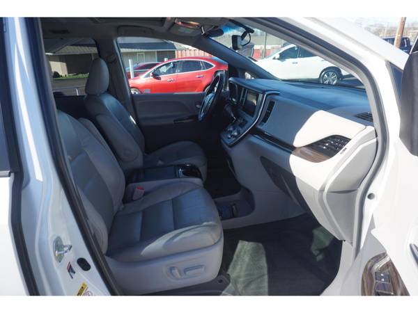 2015 Toyota Sienna 5dr 7-Pass Van XLE AAS FWD - - by for sale in Knoxville, TN – photo 17