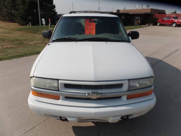2000 Chevy S10 Blazer - cars & trucks - by dealer - vehicle... for sale in Holdrege, NE – photo 2
