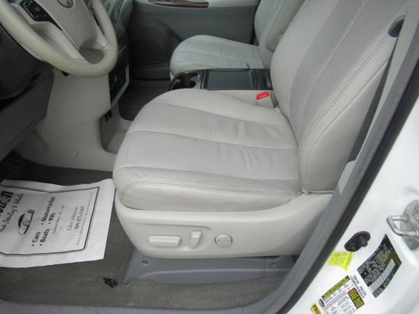 2012 Toyota Sienna Limited 7 Passenger 4dr Mini Van - cars & trucks... for sale in Bloomington, IL – photo 8