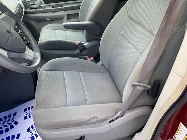 2010 Dodge Caravan stow n go runs great very well maintained - cars... for sale in Deland, FL – photo 10