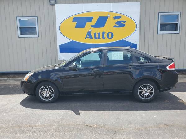 2010 Ford Focus SE - cars & trucks - by dealer - vehicle automotive... for sale in Wisconsin Rapids, WI – photo 5