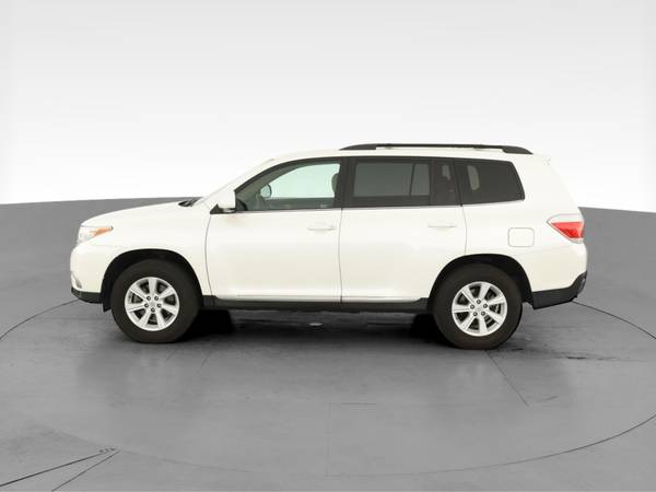 2013 Toyota Highlander Plus Sport Utility 4D suv White - FINANCE -... for sale in Rochester , NY – photo 5