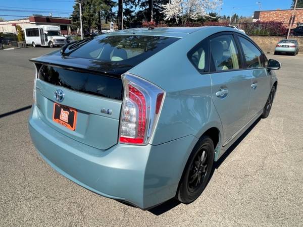 2015 Toyota Prius 5dr HB Four - - by dealer - vehicle for sale in Milwaukie, OR – photo 4