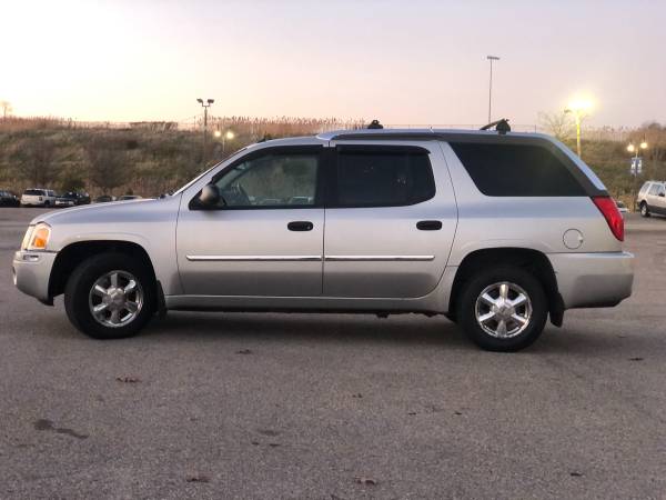 2005 GMC ENVOY XUV 4WD 6C 4D SUV *Sun/Moonroof *Great Deal - cars &... for sale in Attleboro, RI – photo 3