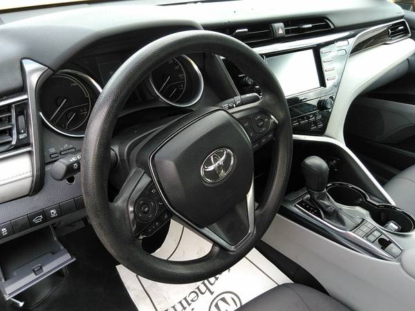Used 2020 Toyota Camry 4C Hybrid LE Sedan - - by for sale in Evansville, IN – photo 9