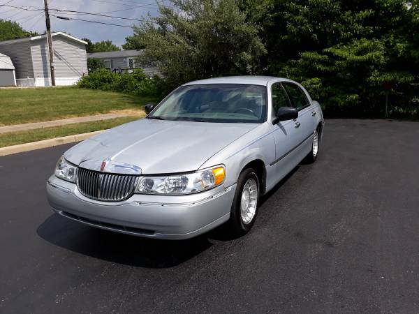 2002 Lincoln Town Car - cars & trucks - by dealer - vehicle... for sale in Bloomington, IN – photo 16