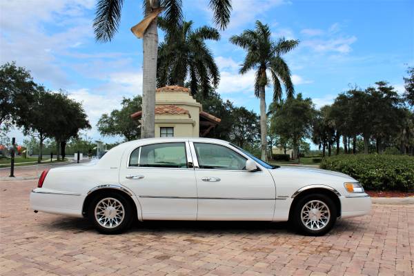 Lincoln Town Car Signature - - by dealer - vehicle for sale in Royal Palm Beach, FL – photo 3