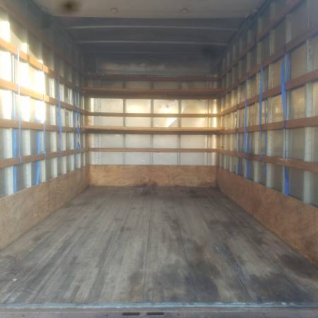 2006 Isuzu NPR turbo DIESEL 14’ box truck trailer hitch LOWMILES 54000 for sale in Crystal Lake, IL – photo 23
