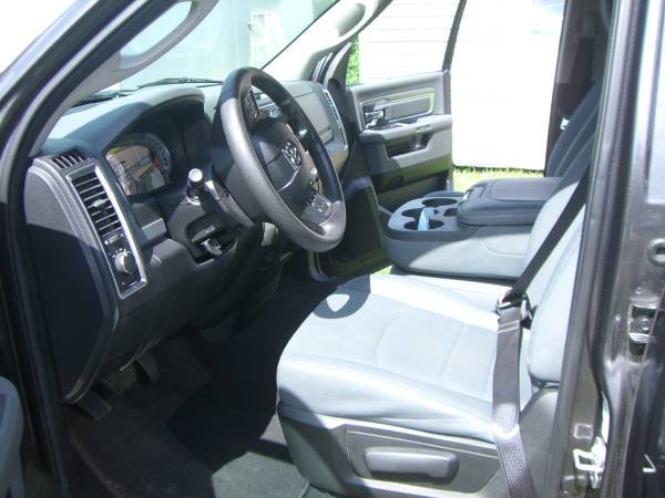 2017 Dodge Ram 1500 Crew Cab - cars & trucks - by owner - vehicle... for sale in Port Charlotte, FL – photo 4