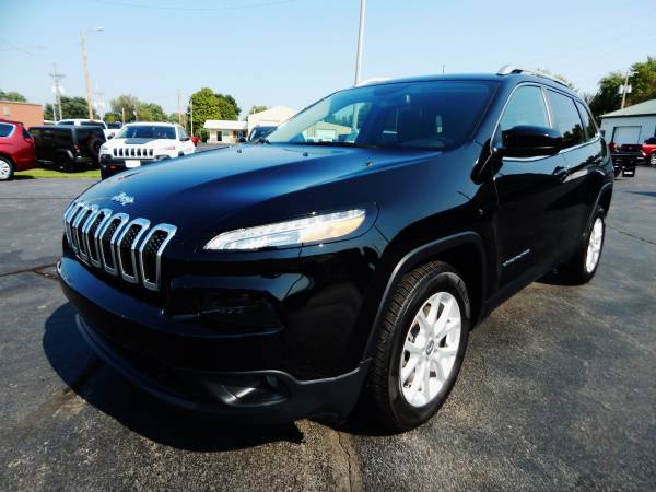 2017 JEEP CHEROKEE LATITUDE FWD 2.4L AUTO CAMERA SUBWOOFER VERY NICE!! for sale in Carthage, OK