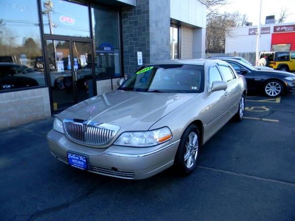 2011 Lincoln Town Car Signature Limited - - by dealer for sale in Plaistow, MA – photo 4