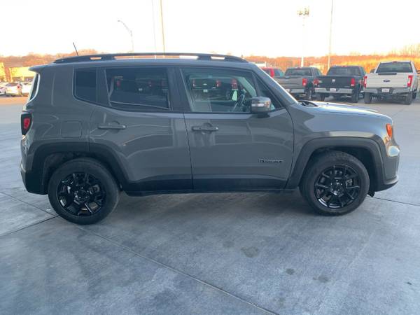 2020 Jeep Renegade Altitude FWD Sting-Gray Cle for sale in Omaha, NE – photo 8