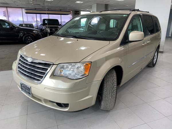2010 Chrysler Town and Country Touring Plus - - by for sale in Springfield, IL – photo 3