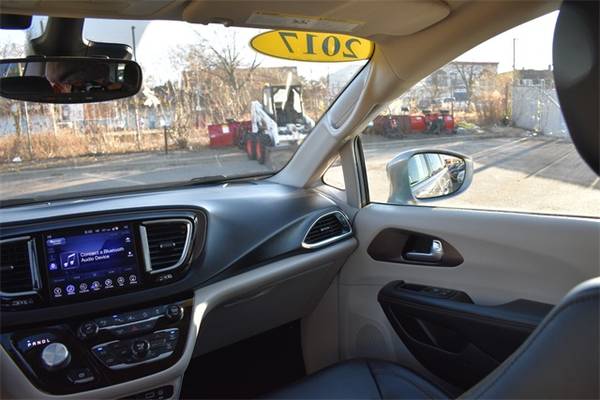 ✔️2017 Chrysler Pacifica _Touring L Plus_FWD Bad Credit Ok EMPLOYEE... for sale in Fox_Lake, IL – photo 16