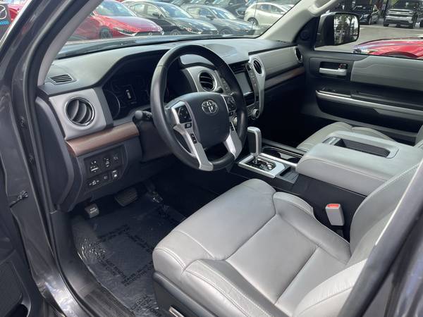 2018 Toyota Tundra Limited CrewMax 4x4 5 7L 1 owner Like new FL for sale in Longwood , FL – photo 6