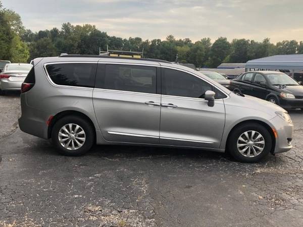 2017 Chrysler Pacifica Touring-L - - by dealer for sale in Lake Saint Louis, MO – photo 4