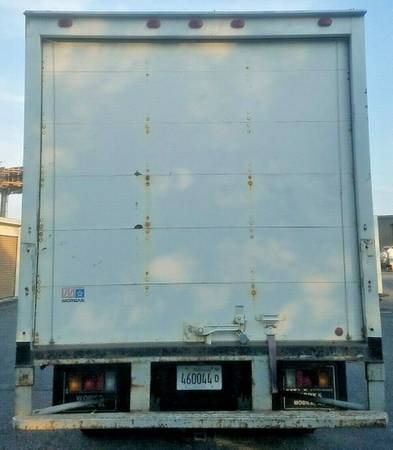 2006 Isuzu NPR turbo DIESEL 14’ box truck trailer hitch LOWMILES 54000 for sale in Crystal Lake, IL – photo 6