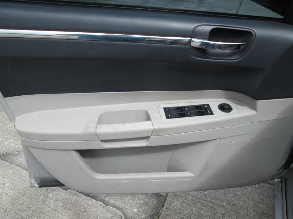 EON AUTO 2006 CHRYSLER 300 LOADED LEATHER FINANCE WITH $995 DOWN -... for sale in Sharpes, FL – photo 14