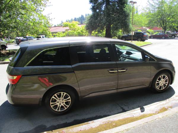 2011 Honda Odyssey EX-L - Navigation, Rear Cam, Bluetooth, LOADED! for sale in Kirkland, WA – photo 4