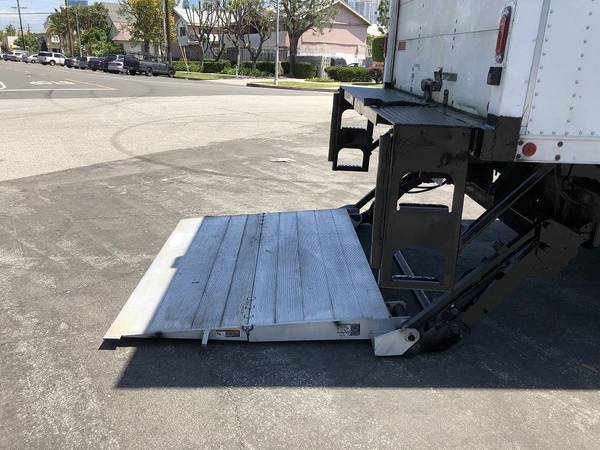 2011 Freightliner M2 106 - 24ft Box Truck w/Lift Gate for 31,500 -... for sale in Los Angeles, CA – photo 8