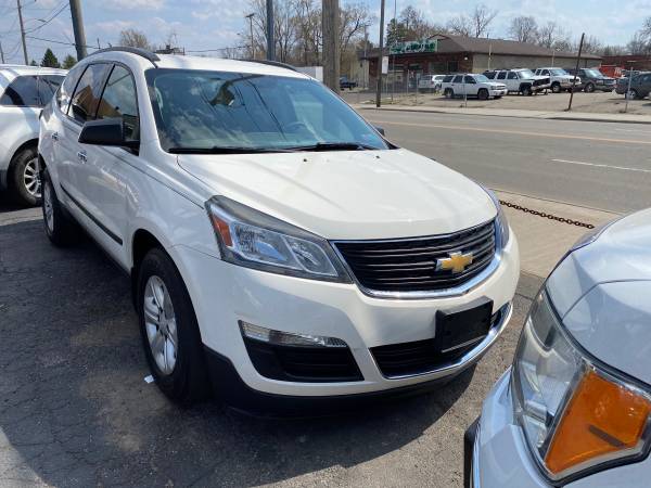 2014 CHEVY TRAVERSE AWD JUST DETAILED - - by for sale in warren, OH – photo 2