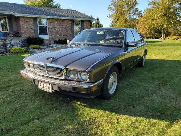 1988 jaguar xj $4000 for sale in Fond Du Lac, WI