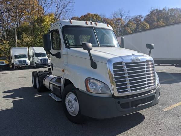 2013 Freightliner Cascadia Day Cab - cars & trucks - by dealer -... for sale in Wappingers Falls, WV – photo 3
