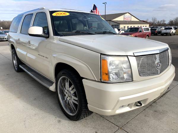2006 Cadillac Escalade ESV 4dr AWD - - by dealer for sale in Chesaning, MI – photo 3