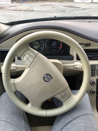 2008 Volvo V70, Runs and Drives Great! - cars & trucks - by owner -... for sale in Franklin, MA – photo 13