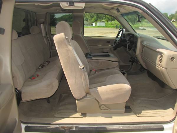 PRICE DROP! 2003 Chevrolet Silverado 1500 LS Ext. Cab 4x4 RUNS GREAT! for sale in Madison, WI – photo 11