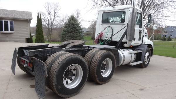 Mack CXN613 Tandem Axel Tractor for sale in Hutchinson, MN – photo 4
