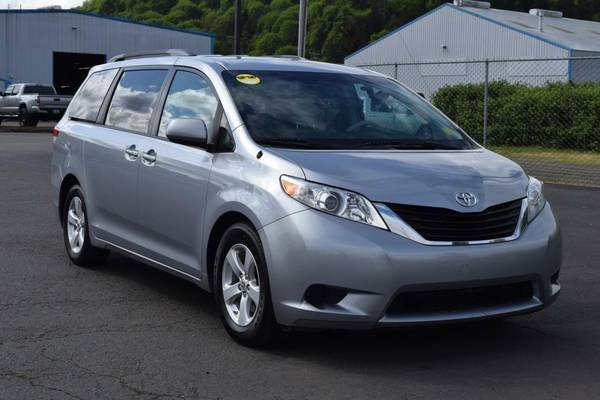 2011 Toyota Sienna LE - - by dealer - vehicle for sale in Cottage Grove, OR – photo 2