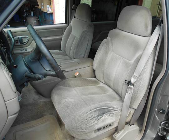 Chevy Suburban 1500 LS 4x4 with 3rd Row Seats and Barn Doors for sale in Havertown, PA – photo 11