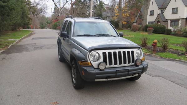 Jeep Liberty Renegade 05 Auto 4x4 fully loaded no rust great shape -... for sale in Trumbull, CT – photo 2